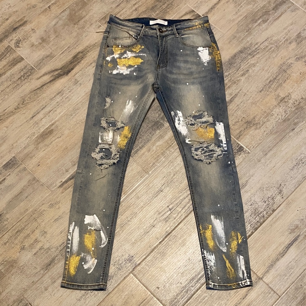 Stylish Distressed Men's Jeans with Paint Splatter